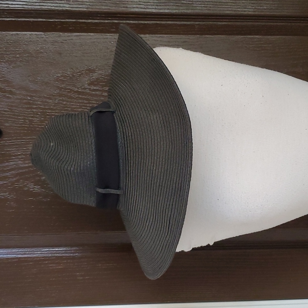 Black Beach Hat w/ribbon